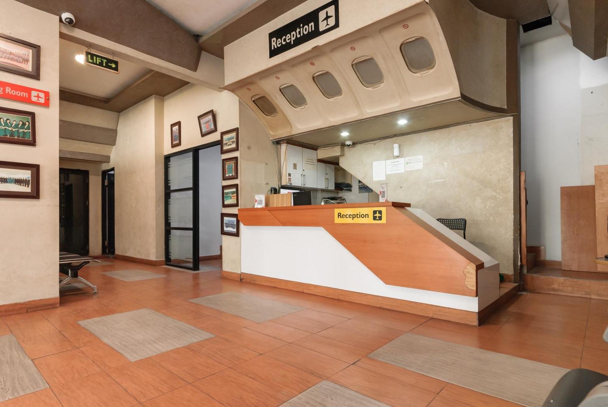 Reddoorz Near Mandaya Royal Hospital Puri Hotel Tangerang Luaran gambar