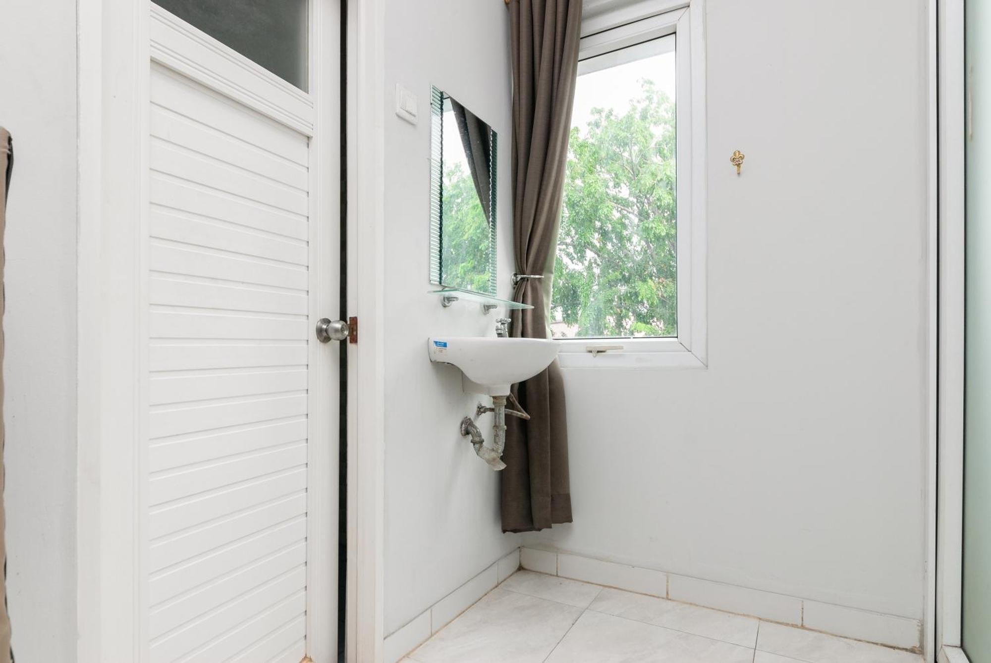 Reddoorz Near Mandaya Royal Hospital Puri Hotel Tangerang Luaran gambar