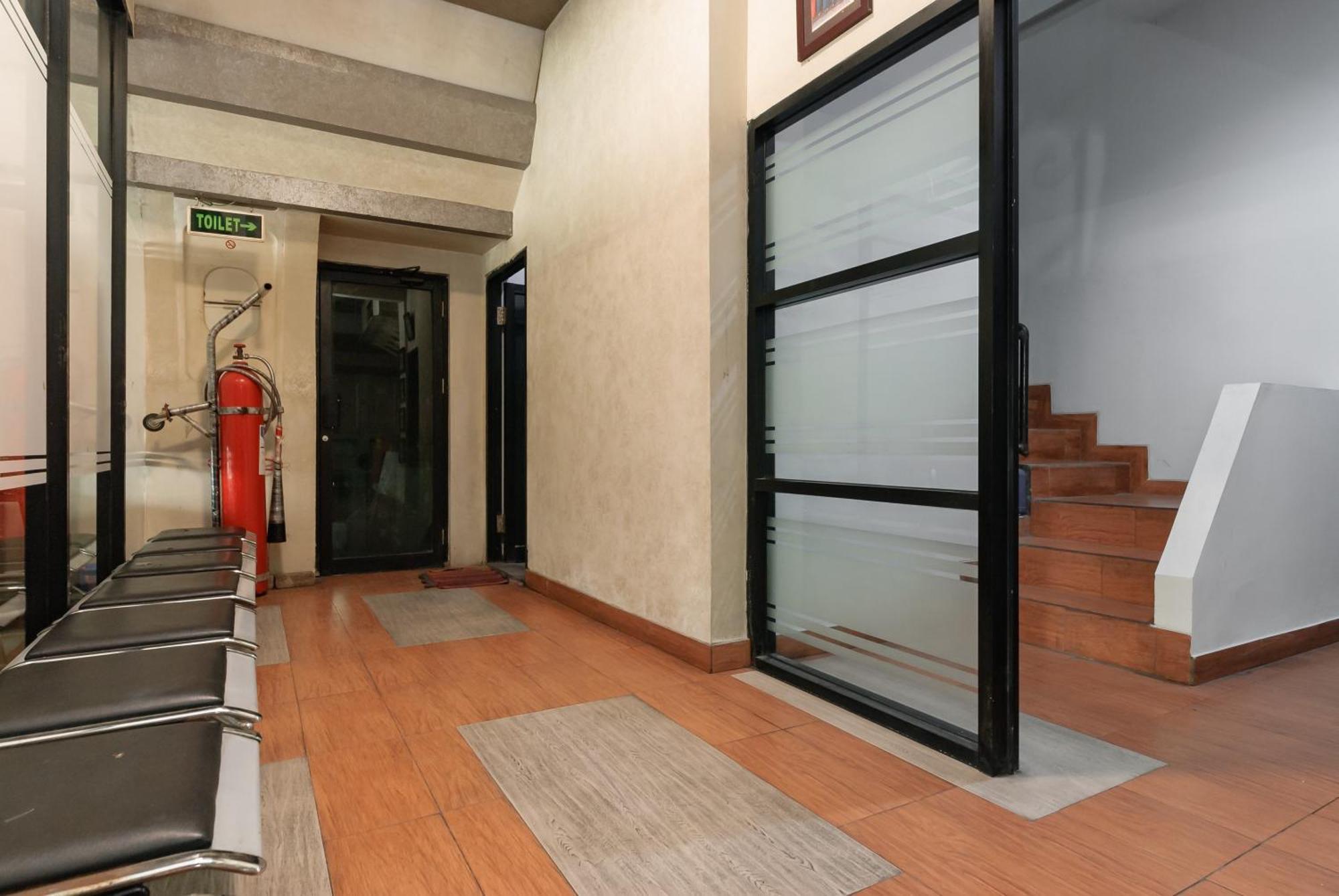 Reddoorz Near Mandaya Royal Hospital Puri Hotel Tangerang Luaran gambar
