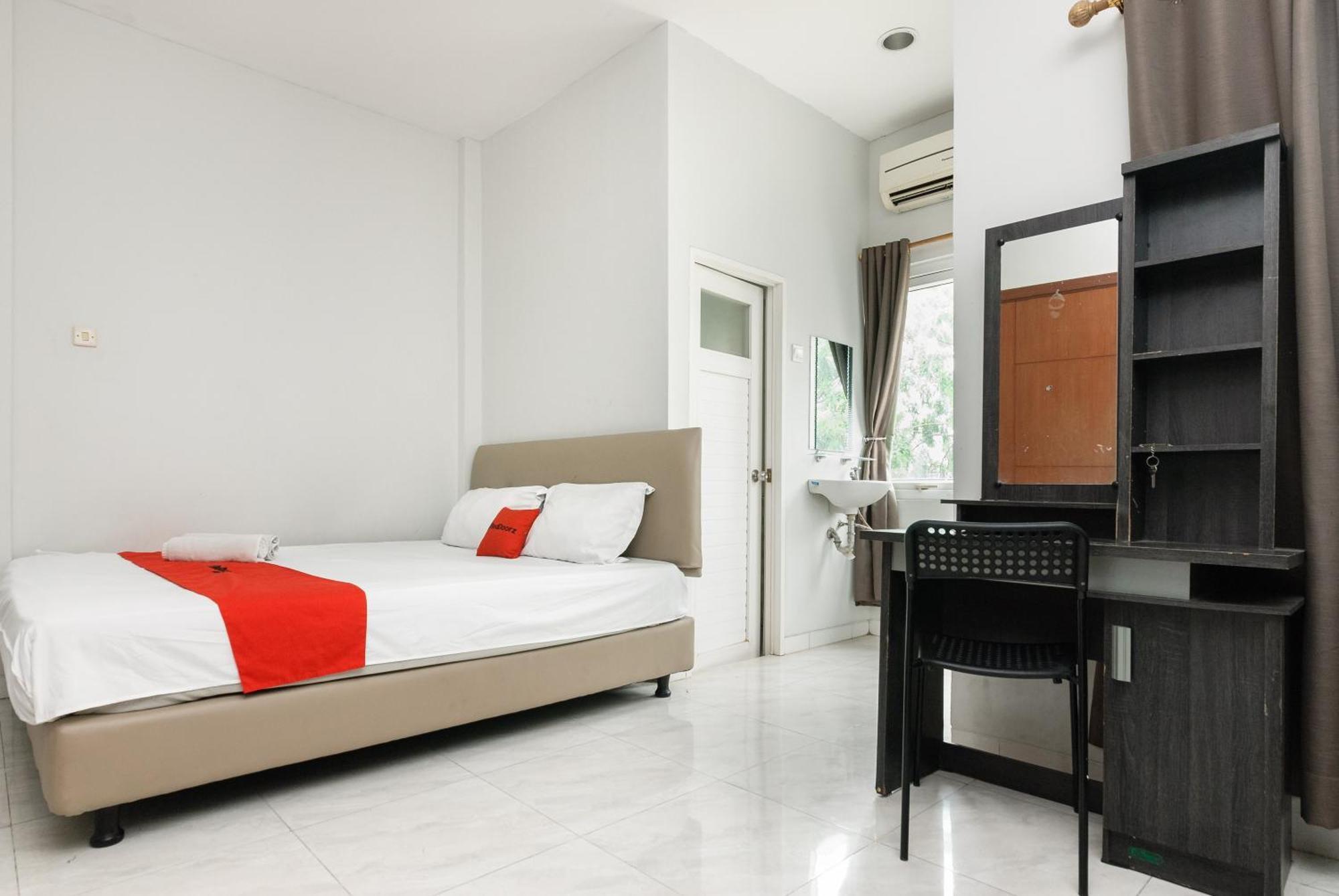 Reddoorz Near Mandaya Royal Hospital Puri Hotel Tangerang Luaran gambar