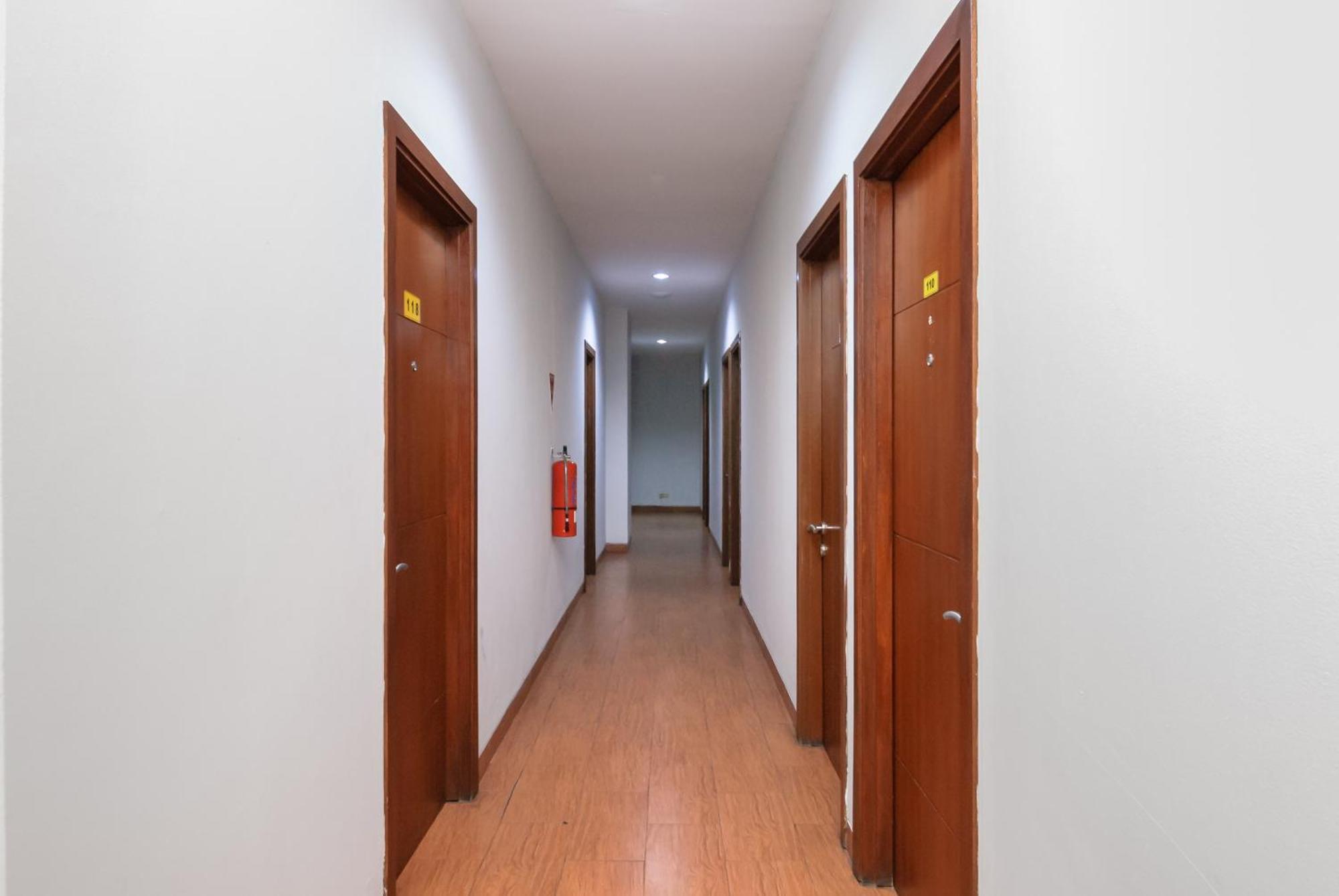 Reddoorz Near Mandaya Royal Hospital Puri Hotel Tangerang Luaran gambar