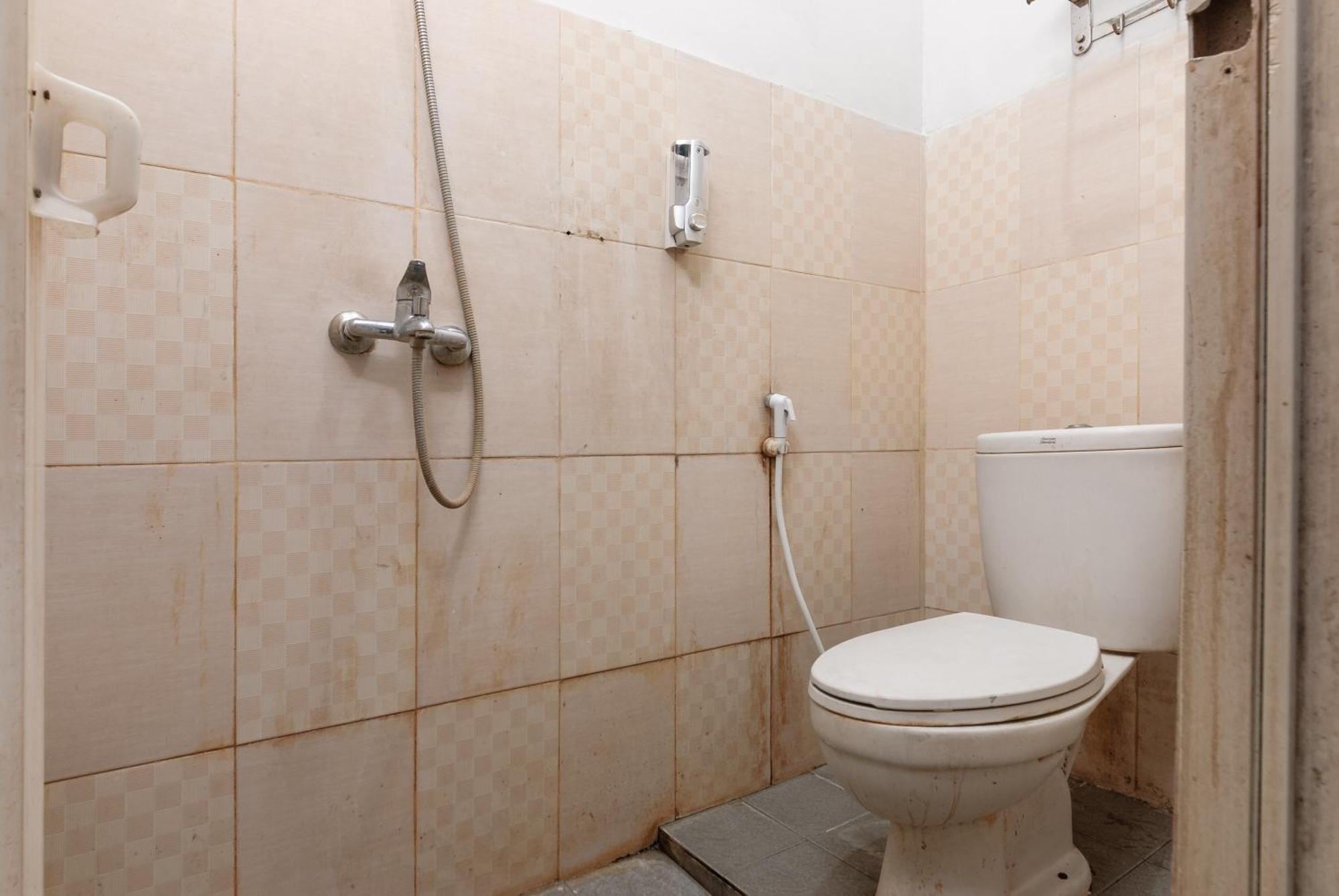 Reddoorz Near Mandaya Royal Hospital Puri Hotel Tangerang Luaran gambar